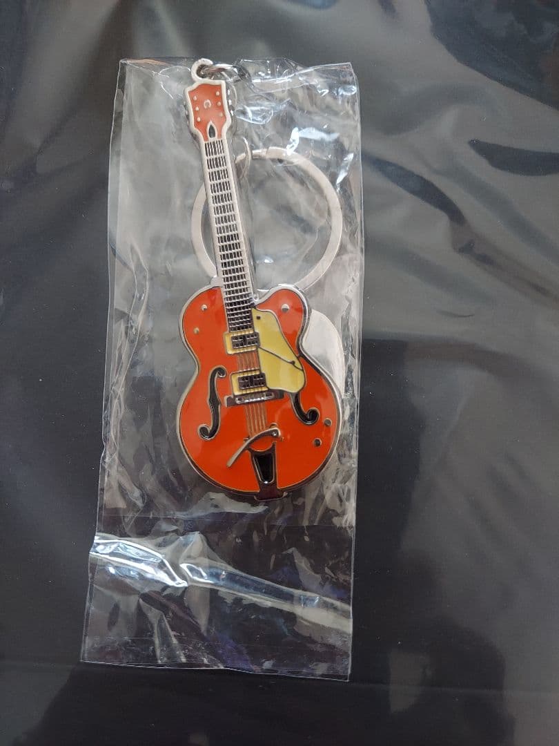成田昭次 ギターキーホルダー - メルカリ