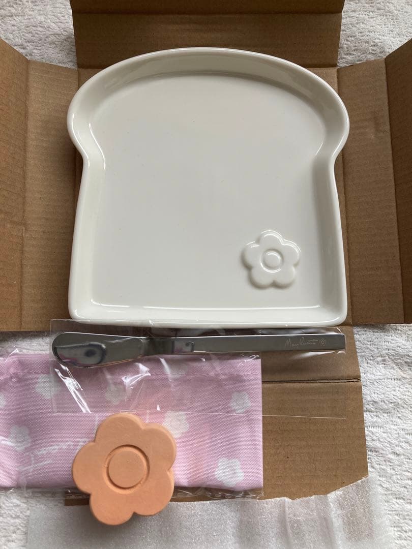 鹿児島睦さん輪花楕円の小皿①