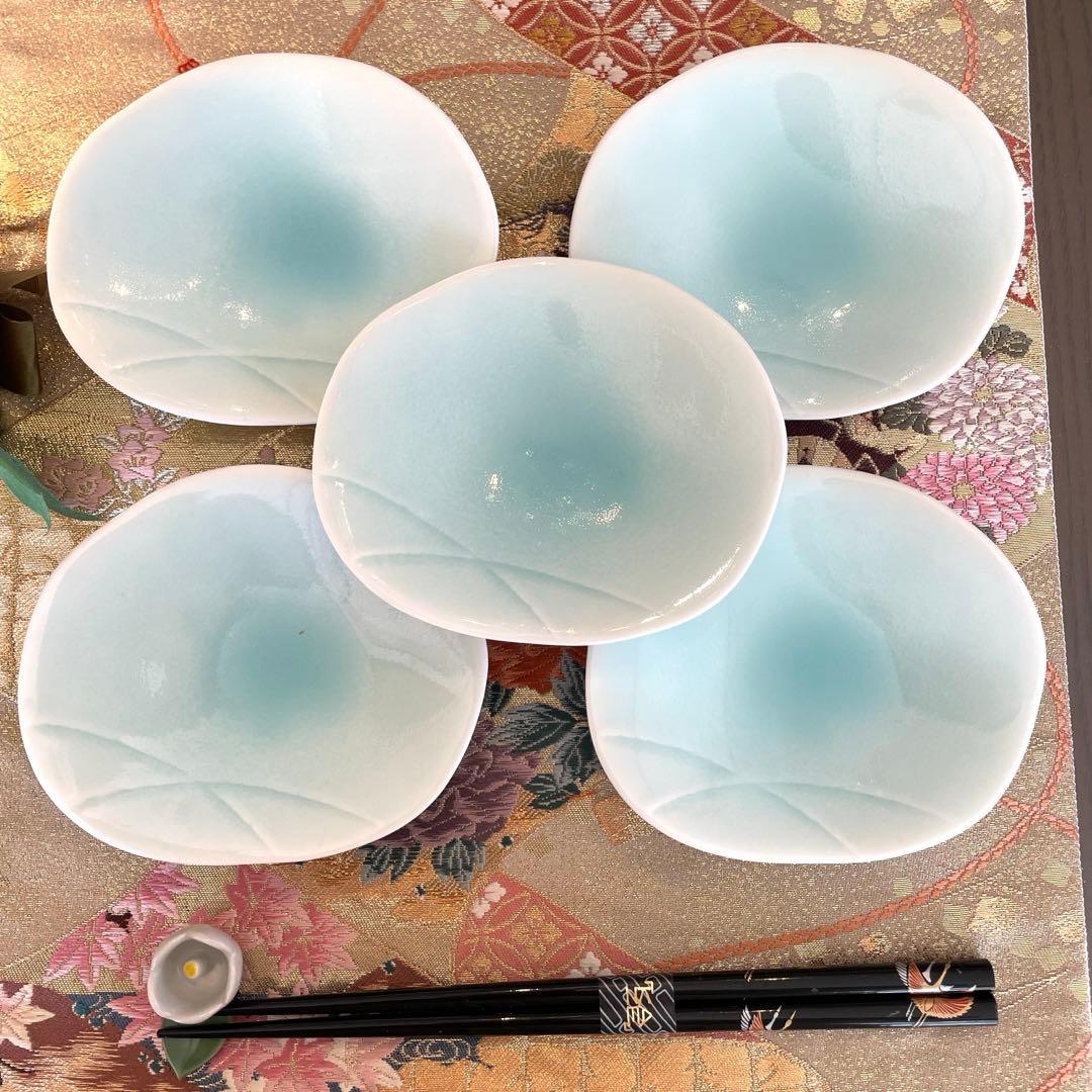有田①藤巻製陶 青白磁 浅鉢5枚 ②変形三つ足皿5 枚③白磁 花びら型豆