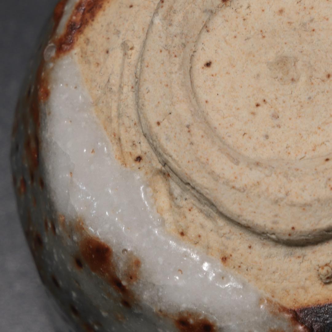 ぐい呑・盃】 ねずみ志野 ぐい呑み 加藤春鼎作 共箱 R1189ダU - メルカリ