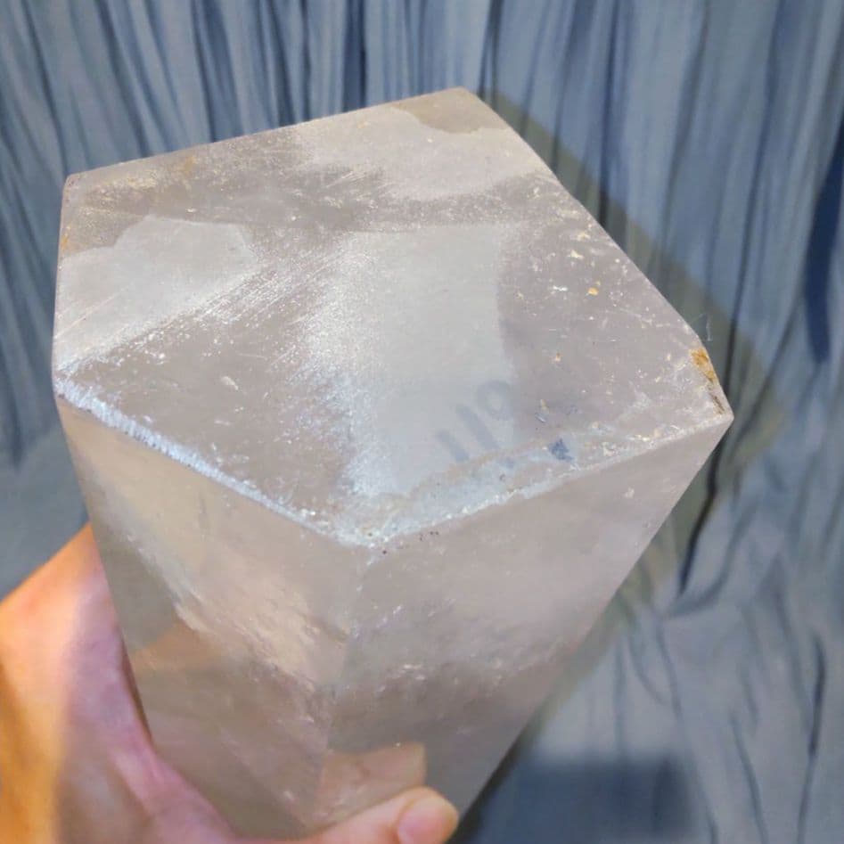 水晶 六角柱 高さ31cm 3.4kg 置物 木製台座付き