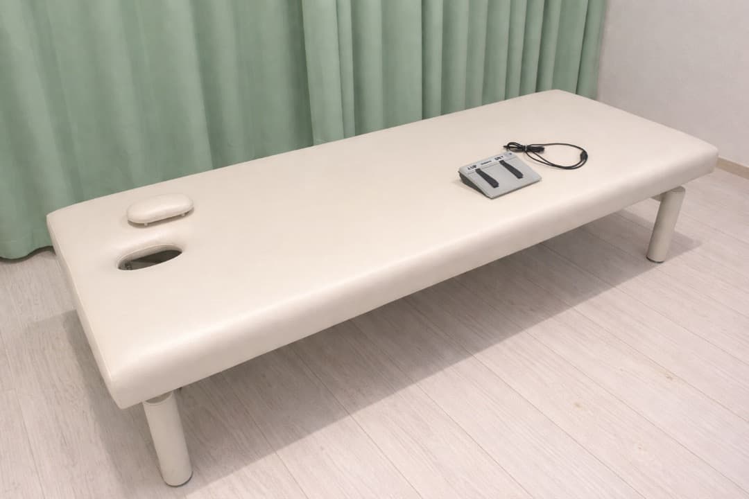 電動昇降付 有孔施術台／エステ マッサージ ベッド 楽天市場】電動昇降 マッサージベッド 有孔 長さ185×幅65×高さ51-88cm