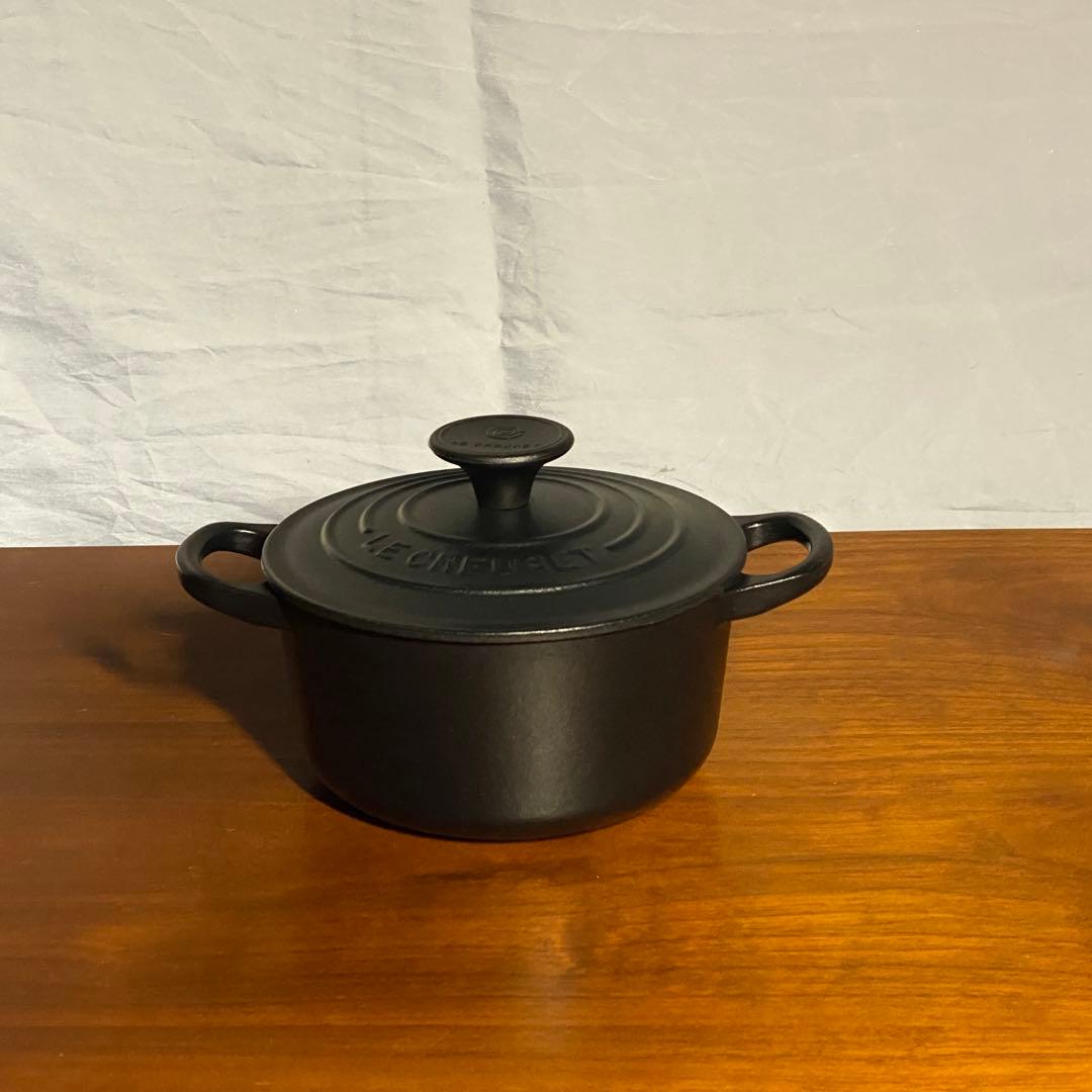 ル クルーゼ　両手鍋 ココット・ロ ンド 14 マットブラック 黒 ココット・ロンド 【シグニチャー 14cm / マットブラック】LECREUSET