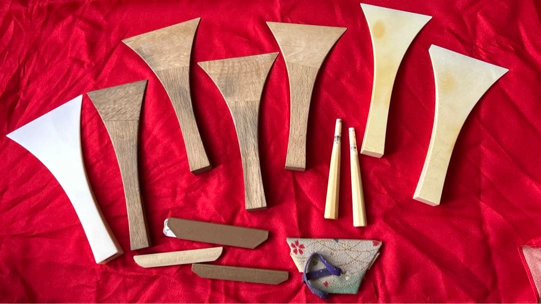 三味線バチ 7本と糸巻き2本 楽天市場】【 黒檀 糸巻〈宇柄面取〉8.5 (仕込み込) 】津軽三味線用