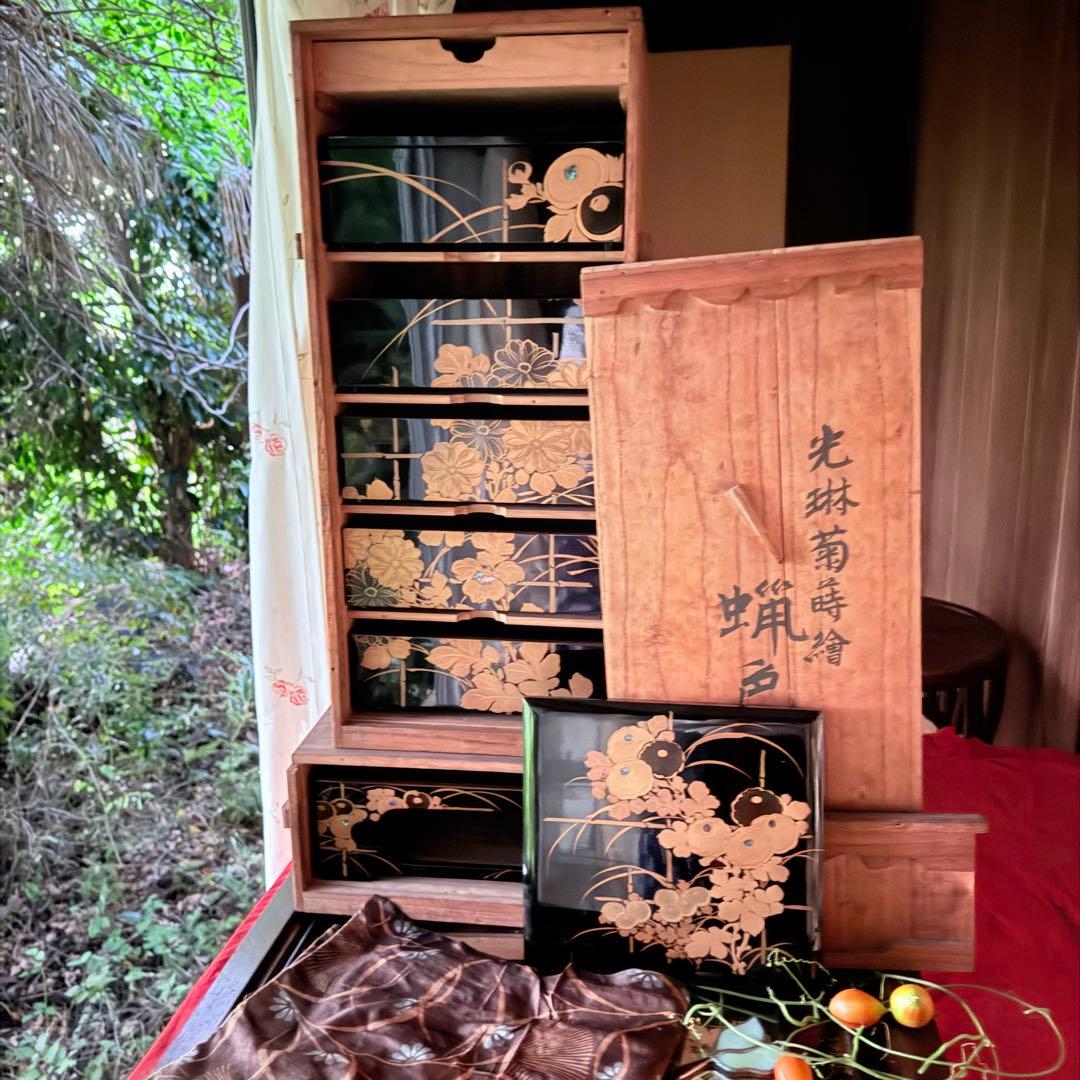 2210様感謝‼️JAPAN蝋色『光琳菊蒔絵五段重二枚蓋』螺鈿光琳　台座付　桐箱入 八橋蒔絵螺鈿硯箱〈尾形光琳作／〉 文化遺産オンライン