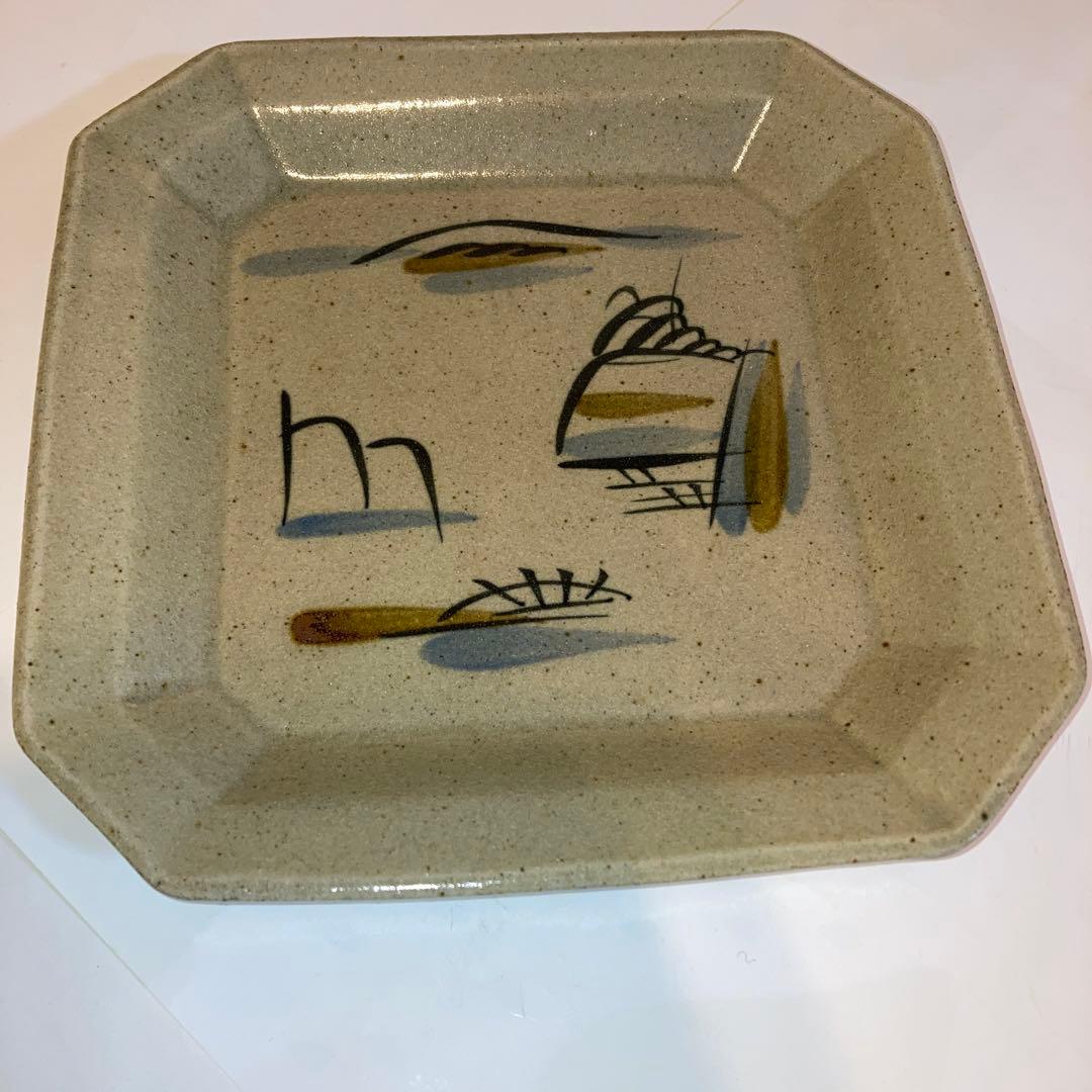 ベージュの八角形陶器皿 ヘ24 マロンベージュ 八角猫の皿（貫入/釉ヒビあり） - 益子焼の