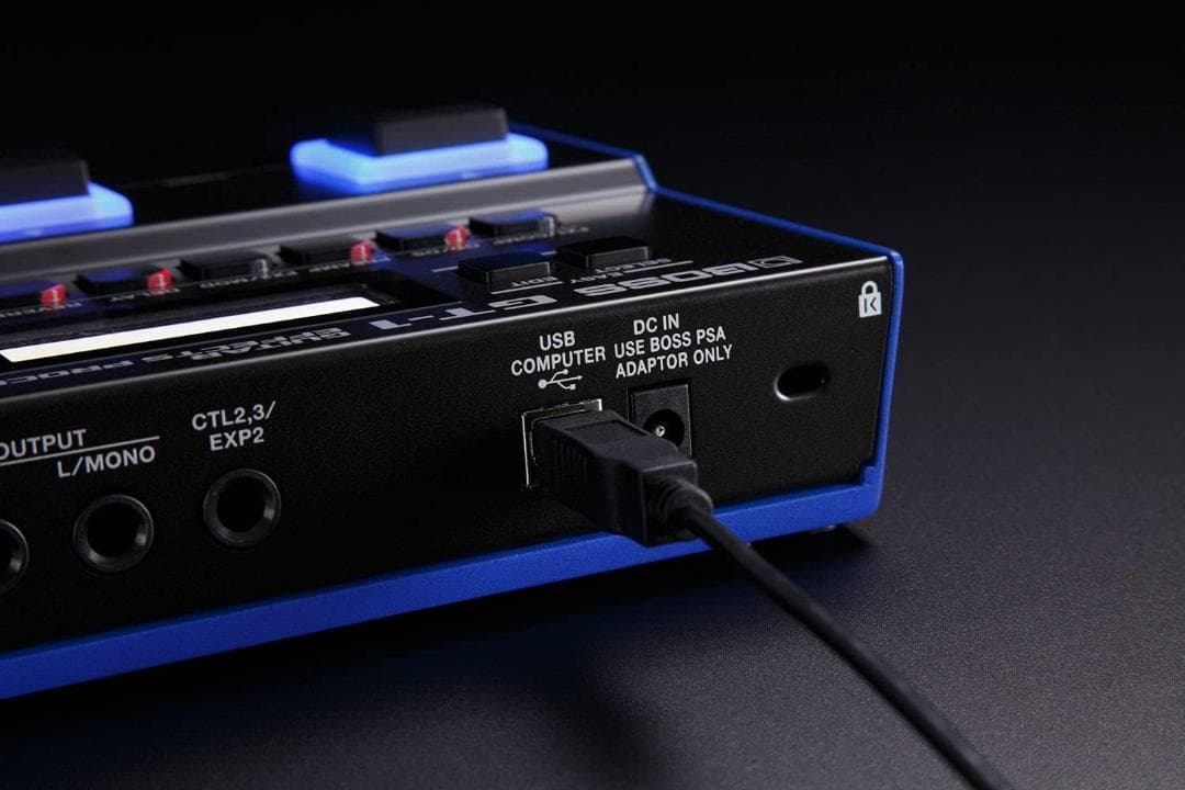 BOSS GT-1マルチエフェクターと純正ACアダプターPSA-100S2セット