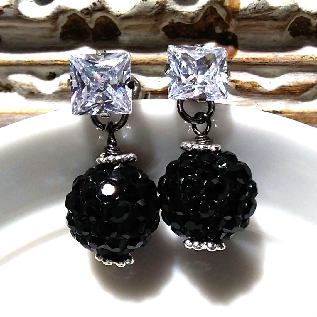 パヴェボール　スクエアのジルコニア　スタッドピアス 2eaea1031f179dc6cac0e34056c341