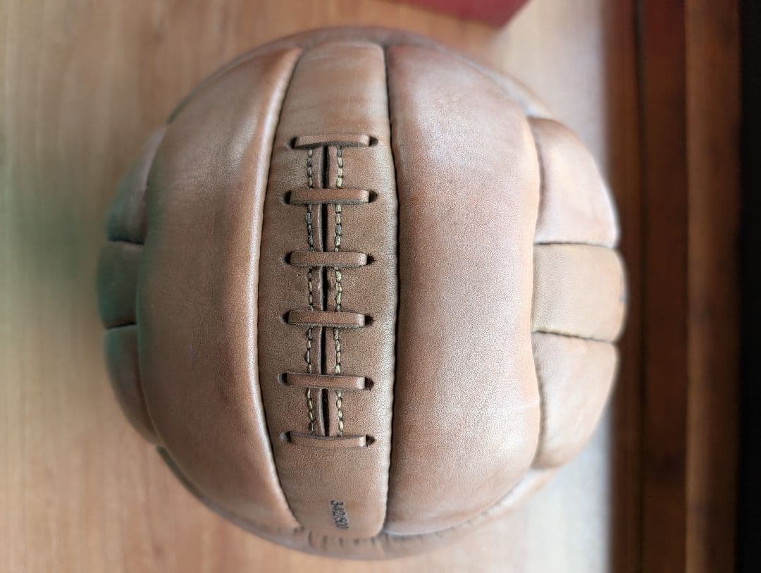 美品】フェラガモ 02年日韓ワールドカップ 世界500個限定サッカー