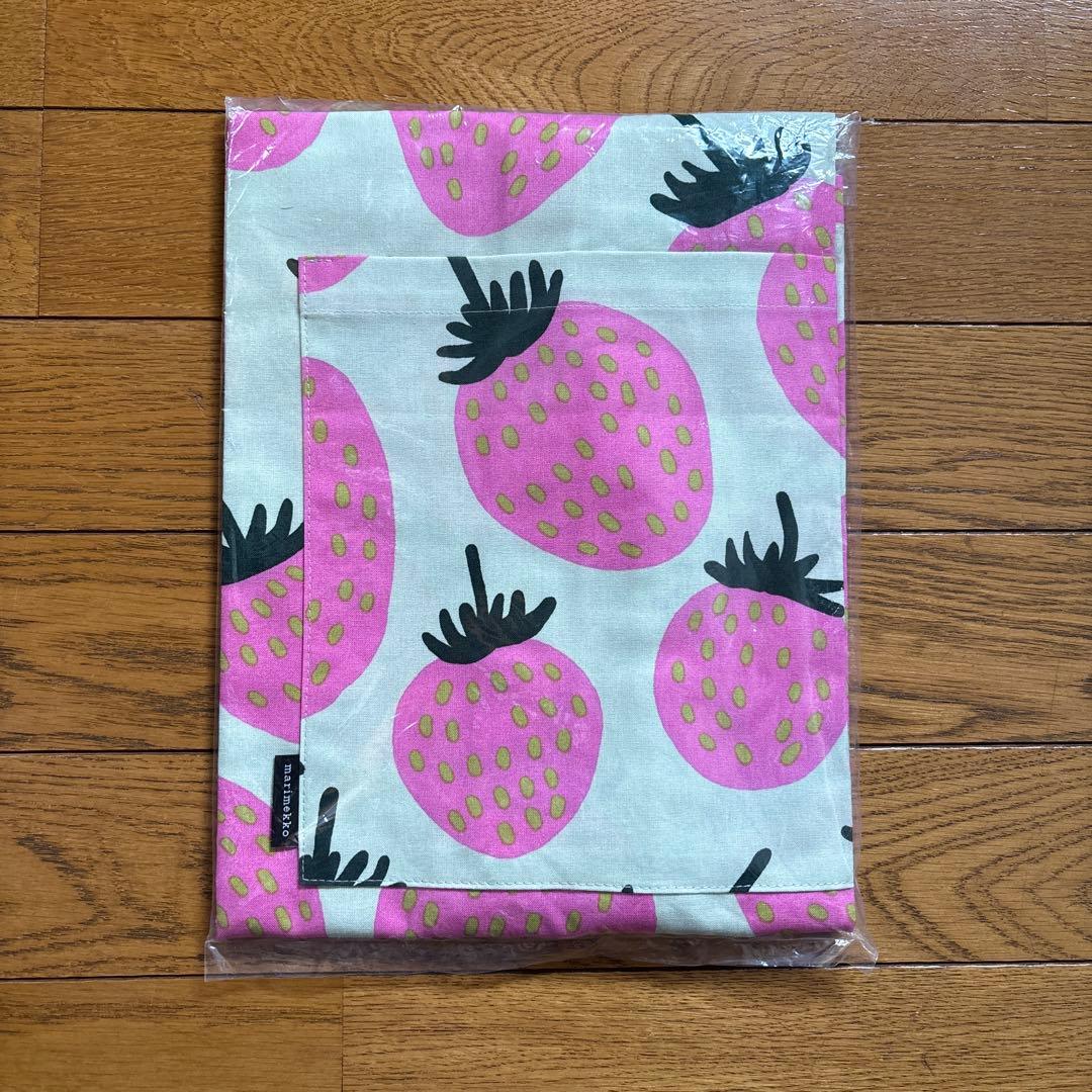 新品未使用未開封 タグ付き マリメッコ エプロン いちご柄 グリーン