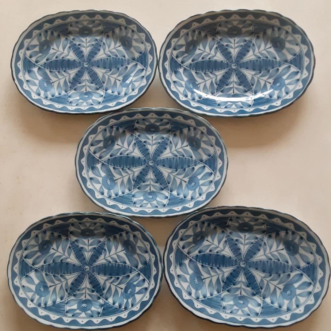 美濃焼「天下一/筑後窯」細長、中皿5個揃』～青白磁に花と葉の絵柄模様