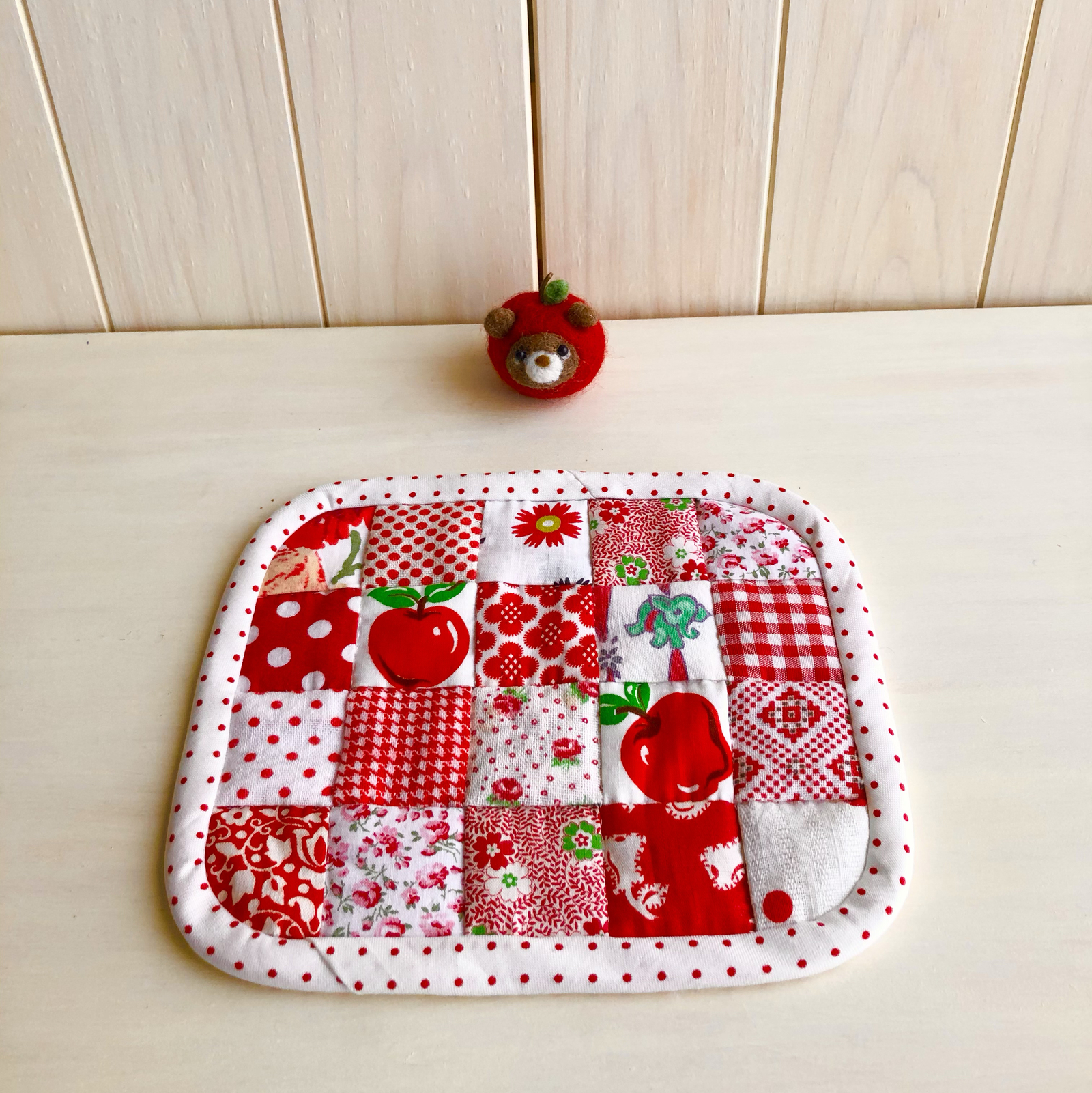 パッチワークカフェマット・レッド - hand-sewn | minne byGMOペパボ